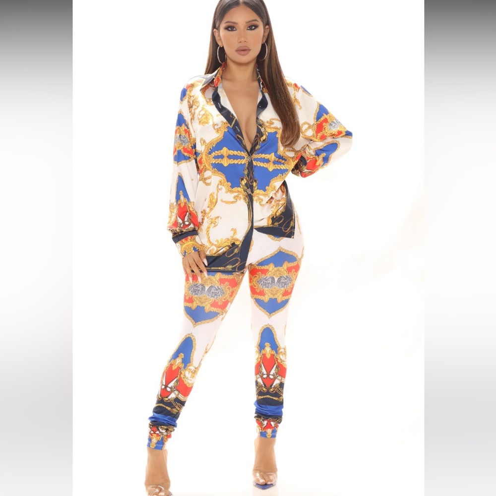 Two piece set. Great condition. Baroque Print. Size small.